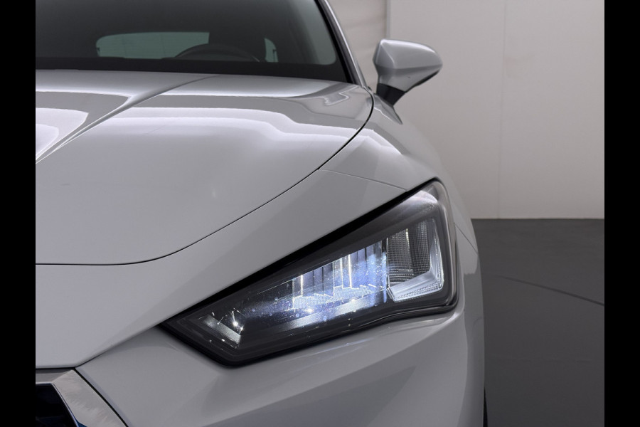 Seat Leon T 111pk Adap.Cruise Camera Lmv 19" LED Apple Carplay Android Stoel+Stuurverwarming Pdc Navi* Ecc Business Isofix DAB Led Front Assist Keyless-Go