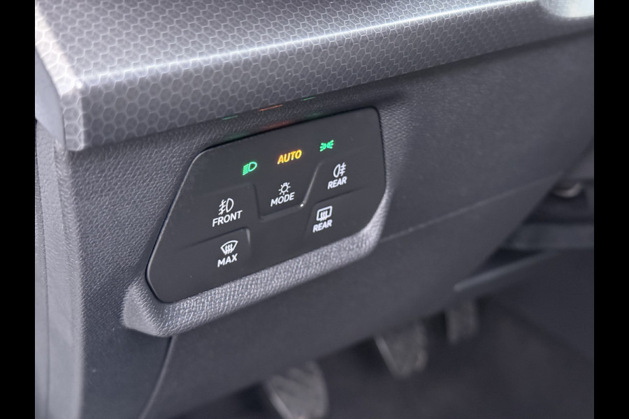 Seat Leon T 111pk Adap.Cruise Camera Lmv 19" LED Apple Carplay Android Stoel+Stuurverwarming Pdc Navi* Ecc Business Isofix DAB Led Front Assist Keyless-Go