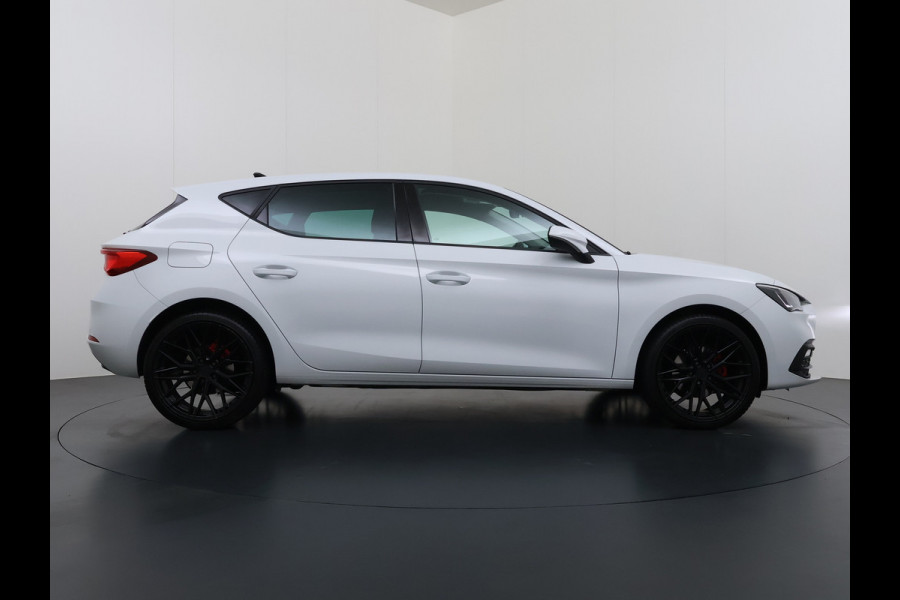 Seat Leon T 111pk Adap.Cruise Camera Lmv 19" LED Apple Carplay Android Stoel+Stuurverwarming Pdc Navi* Ecc Business Isofix DAB Led Front Assist Keyless-Go