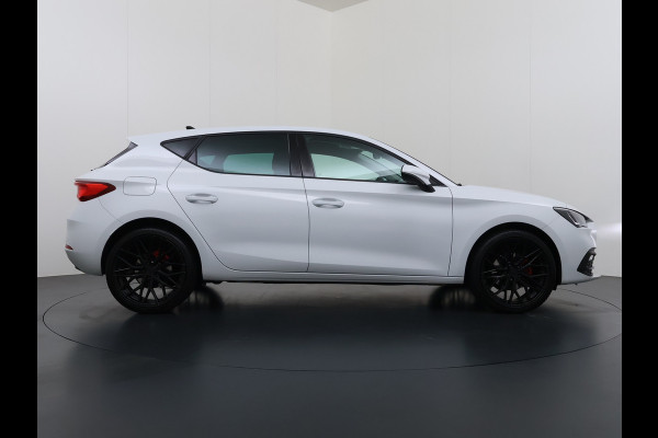 Seat Leon T 111pk Adap.Cruise Camera Lmv 19" LED Apple Carplay Android Stoel+Stuurverwarming Pdc Navi* Ecc Business Isofix DAB Led Front Assist Keyless-Go