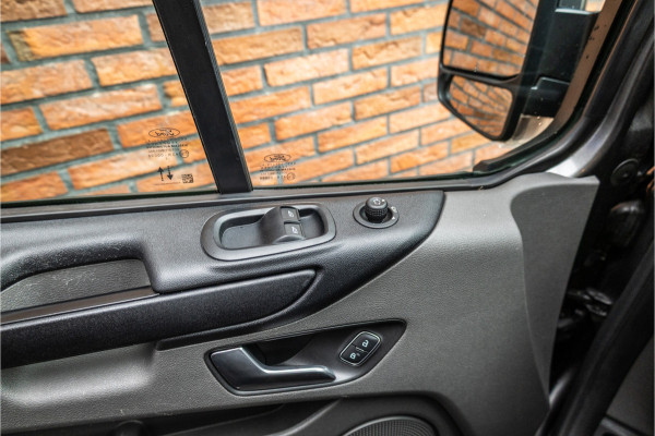 Ford Transit Custom 320 2.0 TDCI 170 PK L2H1 DC | Dubbel Cabine | CarPlay | Camera | Navigatie | PDC V+A | Cruise control | Nieuwe APK | Dealer onderhouden | Euro 6 | BPM Vrij