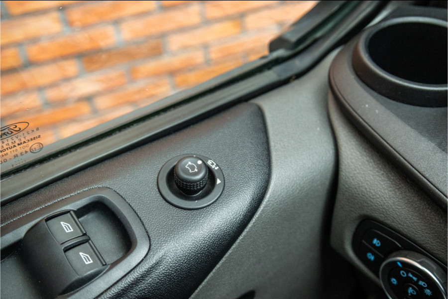 Ford Transit Custom 320 2.0 TDCI 170 PK L2H1 DC | Dubbel Cabine | CarPlay | Camera | Navigatie | PDC V+A | Cruise control | Nieuwe APK | Dealer onderhouden | Euro 6 | BPM Vrij