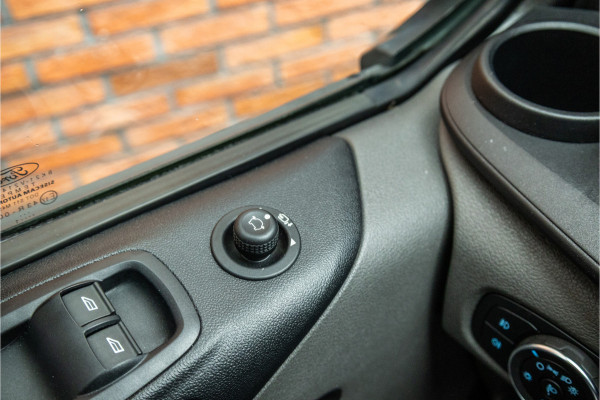 Ford Transit Custom 320 2.0 TDCI 170 PK L2H1 DC | Dubbel Cabine | CarPlay | Camera | Navigatie | PDC V+A | Cruise control | Nieuwe APK | Dealer onderhouden | Euro 6 | BPM Vrij