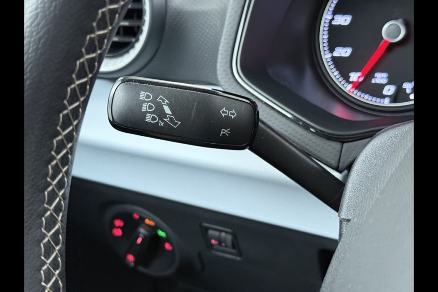 Seat Arona T 96pk NWE Model Two-Tone Navi PDC Apple Carplay Android Cruise Control ECC Style Lmv Privacy Glas Regen-Lichtsensor Isofix DAB Bluetooth Led 1e Eigenaar Origineel Nederlandse Auto