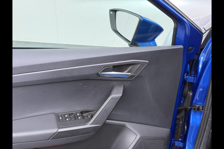 Seat Arona T 96pk NWE Model Two-Tone Navi PDC Apple Carplay Android Cruise Control ECC Style Lmv Privacy Glas Regen-Lichtsensor Isofix DAB Bluetooth Led 1e Eigenaar Origineel Nederlandse Auto