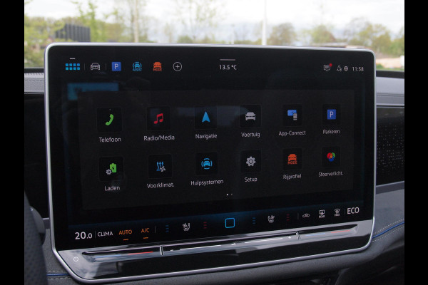 Volkswagen Passat Variant 1.5 eHybrid R-Line Edition | Panoramadak | Black-Style | Head-Up Display | Trekhaak | Sfeerverlichting | NL-Auto |