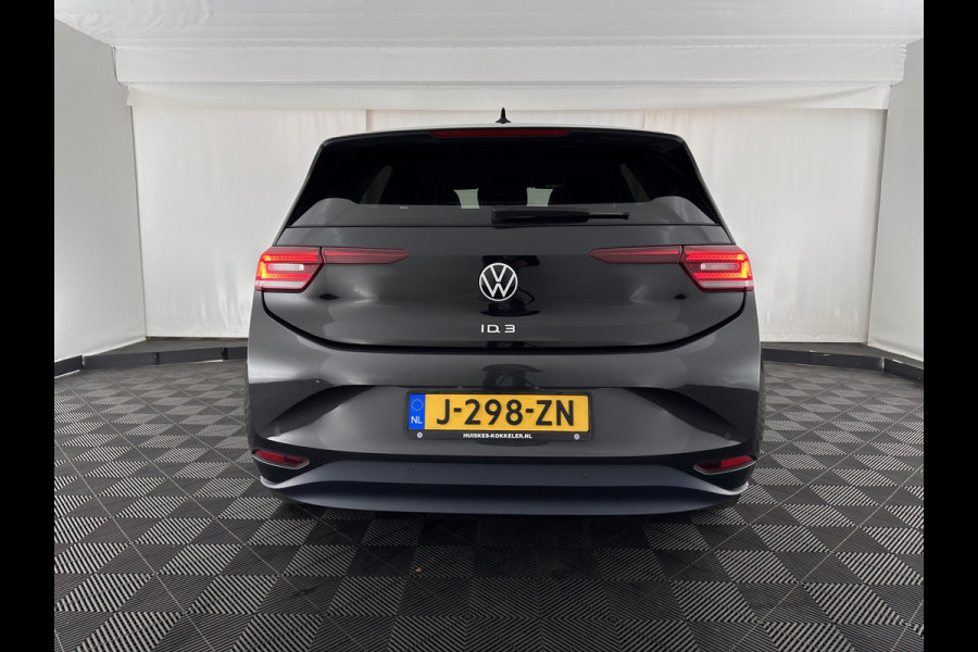 Volkswagen ID.3 First Plus 58 kWh [ 3-Fase ] {SOH-91%} (INCL-BTW) *ADAPTIVE-CRUISE | MATRIX-LED | CAMERA | KEYLESS | MICROFIBRE | AMBIENTLIGHT | NAVI-FULLMAP | DAB+ | ECC | HEATED-SPORTSEATS | DIGI-COCKPIT | 19''ALU*