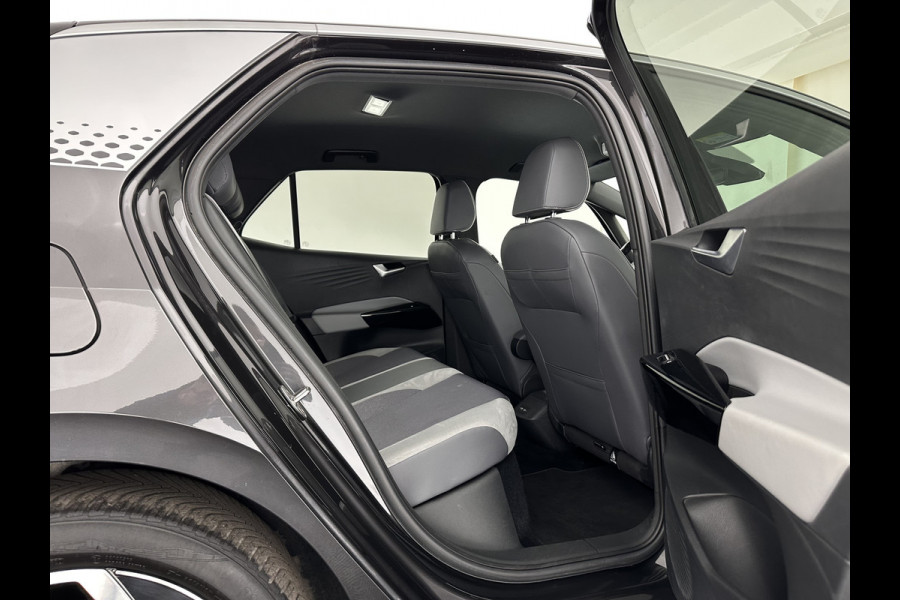 Volkswagen ID.3 First Plus 58 kWh [ 3-Fase ] {SOH-91%} (INCL-BTW) *ADAPTIVE-CRUISE | MATRIX-LED | CAMERA | KEYLESS | MICROFIBRE | AMBIENTLIGHT | NAVI-FULLMAP | DAB+ | ECC | HEATED-SPORTSEATS | DIGI-COCKPIT | 19''ALU*