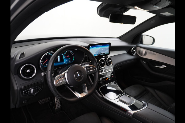 Mercedes-Benz GLC 300e Coupé AMG 4Matic // SoH 104,1% // Burmester / Magno Grijs // Nw. Banden // Dig. Dashbord // Carplay // Treeplanken // Night