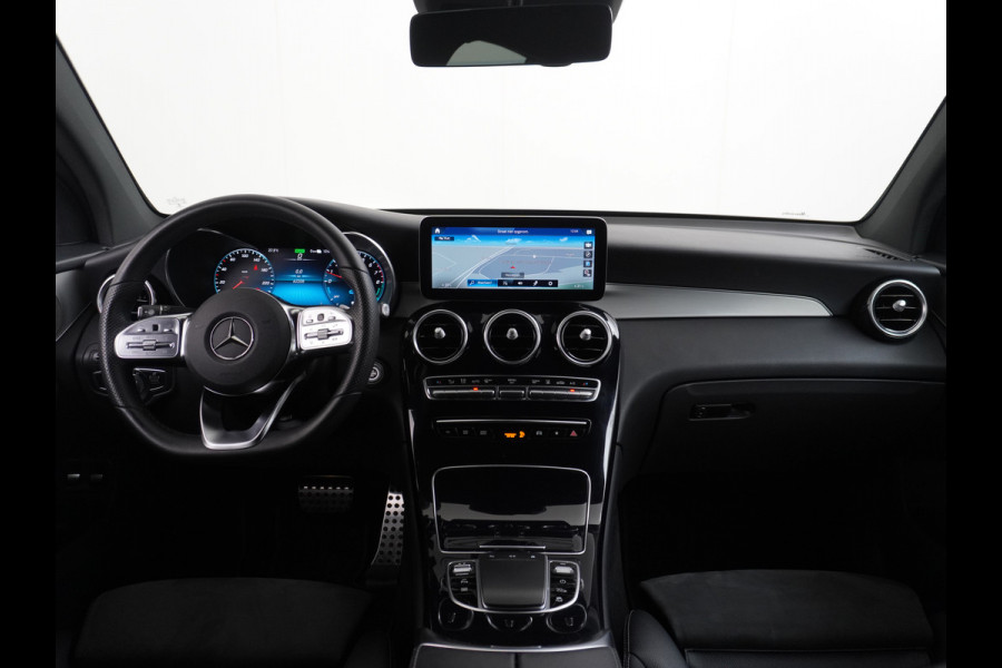 Mercedes-Benz GLC 300e Coupé AMG 4Matic // SoH 104,1% // Burmester / Magno Grijs // Nw. Banden // Dig. Dashbord // Carplay // Treeplanken // Night
