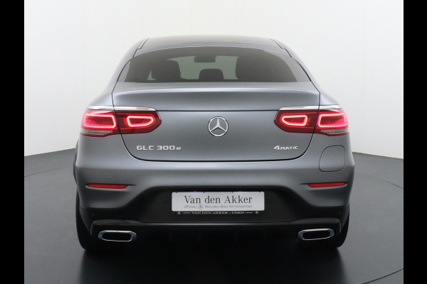 Mercedes-Benz GLC 300e Coupé AMG 4Matic // SoH 104,1% // Burmester / Magno Grijs // Nw. Banden // Dig. Dashbord // Carplay // Treeplanken // Night