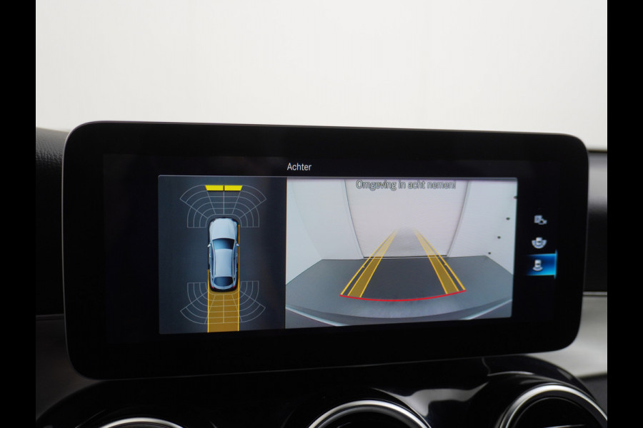 Mercedes-Benz GLC 300e Coupé AMG 4Matic // SoH 104,1% // Burmester / Magno Grijs // Nw. Banden // Dig. Dashbord // Carplay // Treeplanken // Night