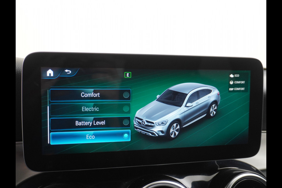 Mercedes-Benz GLC 300e Coupé AMG 4Matic // SoH 104,1% // Burmester / Magno Grijs // Nw. Banden // Dig. Dashbord // Carplay // Treeplanken // Night