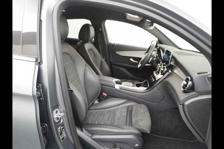 Mercedes-Benz GLC 300e Coupé AMG 4Matic // SoH 104,1% // Burmester / Magno Grijs // Nw. Banden // Dig. Dashbord // Carplay // Treeplanken // Night
