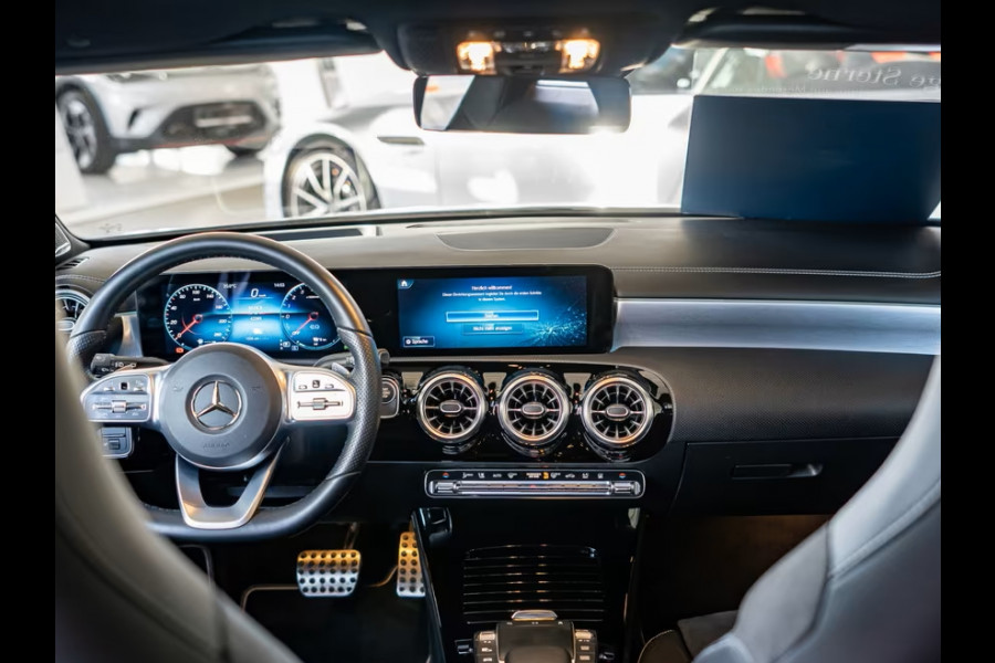 Mercedes-Benz A-Klasse 250e AMG ** MAGNO ** TREKH, DISTR, PANORAMA, HuD, 2-Zone CLIMA, 19-inch LMV,  ** 1e EIG - UNFALLFREI ** ** INFORMEER OOK NAAR ONZE AANTREKKELIJKE FINANCIAL-LEASE TARIEVEN **