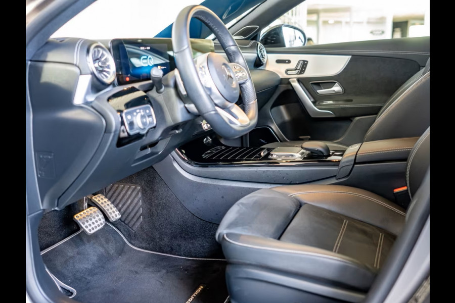 Mercedes-Benz A-Klasse 250e AMG ** MAGNO ** TREKH, DISTR, PANORAMA, HuD, 2-Zone CLIMA, 19-inch LMV,  ** 1e EIG - UNFALLFREI ** ** INFORMEER OOK NAAR ONZE AANTREKKELIJKE FINANCIAL-LEASE TARIEVEN **