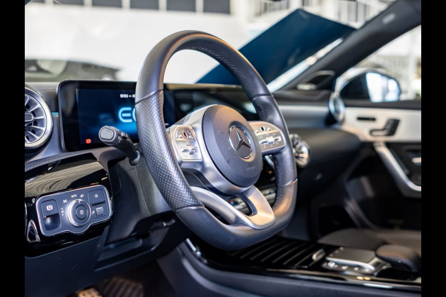 Mercedes-Benz A-Klasse 250e AMG ** MAGNO ** TREKH, DISTR, PANORAMA, HuD, 2-Zone CLIMA, 19-inch LMV,  ** 1e EIG - UNFALLFREI ** ** INFORMEER OOK NAAR ONZE AANTREKKELIJKE FINANCIAL-LEASE TARIEVEN **