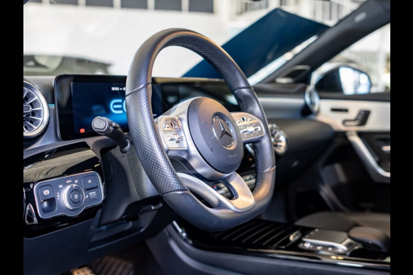 Mercedes-Benz A-Klasse 250e AMG ** MAGNO ** TREKH, DISTR, PANORAMA, HuD, 2-Zone CLIMA, 19-inch LMV,  ** 1e EIG - UNFALLFREI ** ** INFORMEER OOK NAAR ONZE AANTREKKELIJKE FINANCIAL-LEASE TARIEVEN **