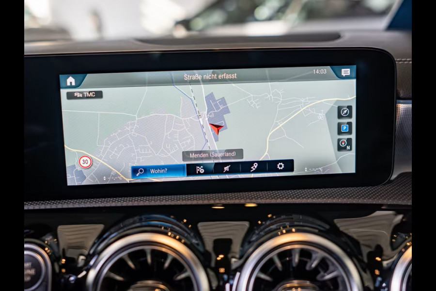 Mercedes-Benz A-Klasse 250e AMG ** MAGNO ** TREKH, DISTR, PANORAMA, HuD, 2-Zone CLIMA, 19-inch LMV,  ** 1e EIG - UNFALLFREI ** ** INFORMEER OOK NAAR ONZE AANTREKKELIJKE FINANCIAL-LEASE TARIEVEN **