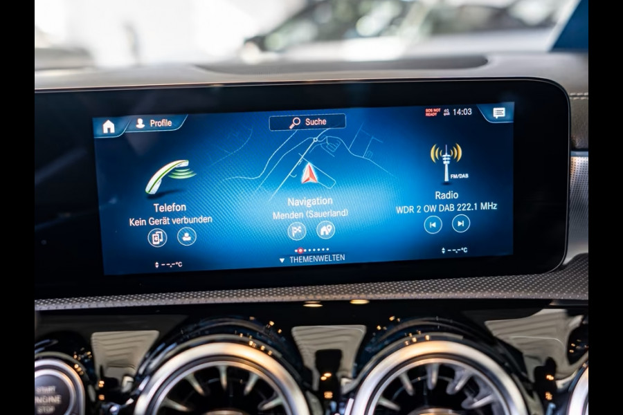 Mercedes-Benz A-Klasse 250e AMG ** MAGNO ** TREKH, DISTR, PANORAMA, HuD, 2-Zone CLIMA, 19-inch LMV,  ** 1e EIG - UNFALLFREI ** ** INFORMEER OOK NAAR ONZE AANTREKKELIJKE FINANCIAL-LEASE TARIEVEN **