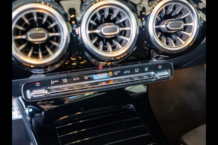 Mercedes-Benz A-Klasse 250e AMG ** MAGNO ** TREKH, DISTR, PANORAMA, HuD, 2-Zone CLIMA, 19-inch LMV,  ** 1e EIG - UNFALLFREI ** ** INFORMEER OOK NAAR ONZE AANTREKKELIJKE FINANCIAL-LEASE TARIEVEN **