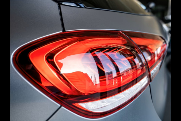 Mercedes-Benz A-Klasse 250e AMG ** MAGNO ** TREKH, DISTR, PANORAMA, HuD, 2-Zone CLIMA, 19-inch LMV,  ** 1e EIG - UNFALLFREI ** ** INFORMEER OOK NAAR ONZE AANTREKKELIJKE FINANCIAL-LEASE TARIEVEN **