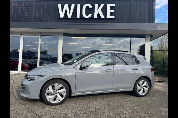 Volkswagen Golf 1.5 eTSI DSG Panorama Camera facelift HUD Memory