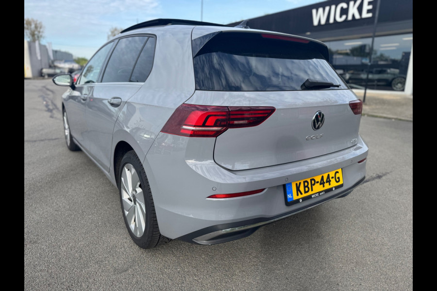 Volkswagen Golf 1.5 eTSI DSG Panorama Camera facelift HUD Memory
