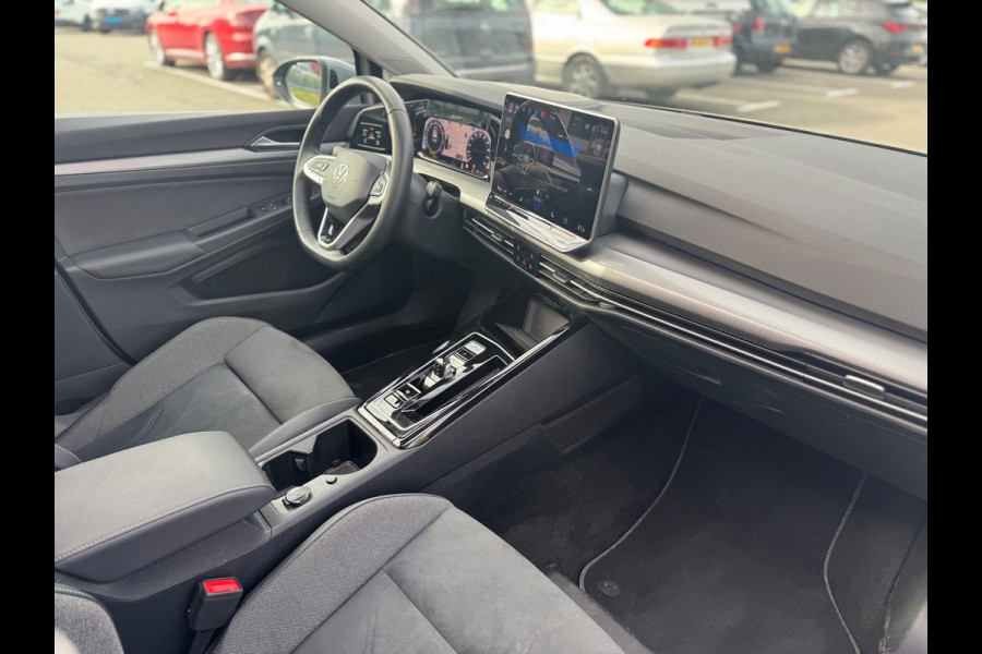 Volkswagen Golf 1.5 eTSI DSG Panorama Camera facelift HUD Memory