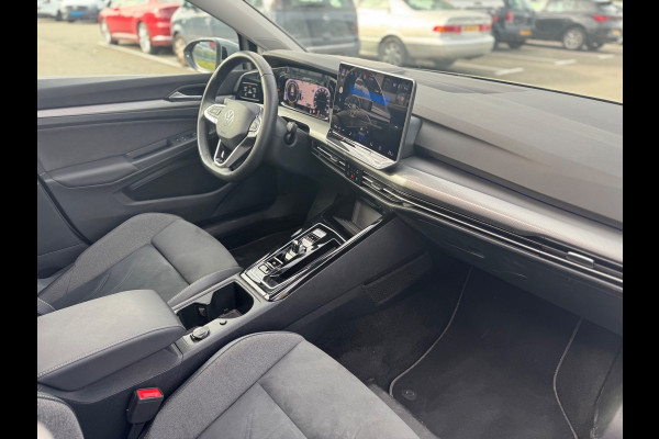 Volkswagen Golf 1.5 eTSI DSG Panorama Camera facelift HUD Memory