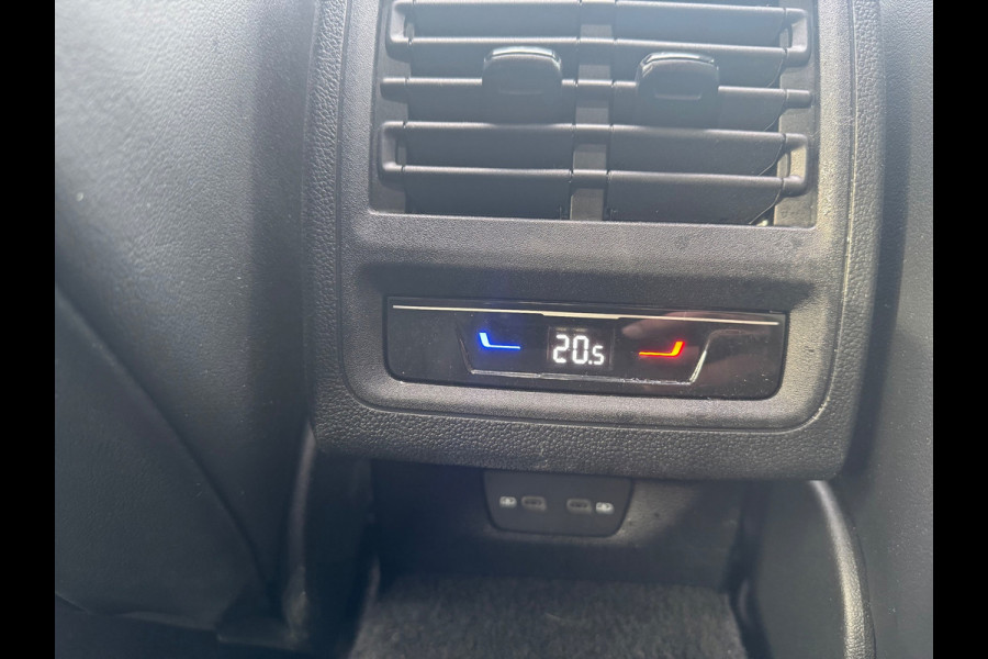 Volkswagen Golf 1.5 eTSI DSG Panorama Camera facelift HUD Memory