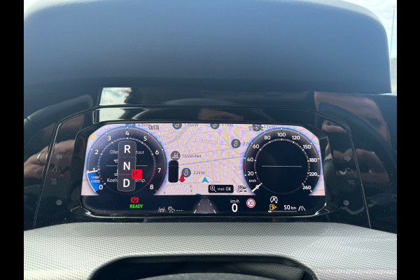Volkswagen Golf 1.5 eTSI DSG Panorama Camera facelift HUD Memory