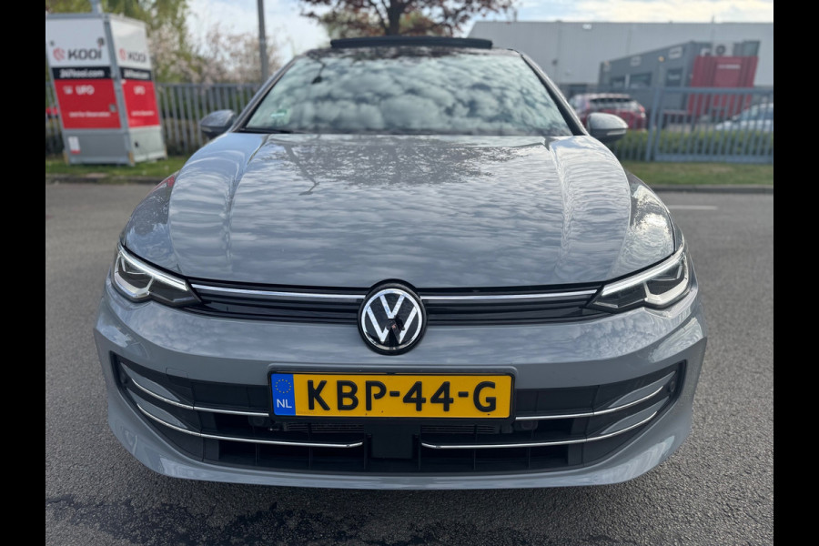 Volkswagen Golf 1.5 eTSI DSG Panorama Camera facelift HUD Memory