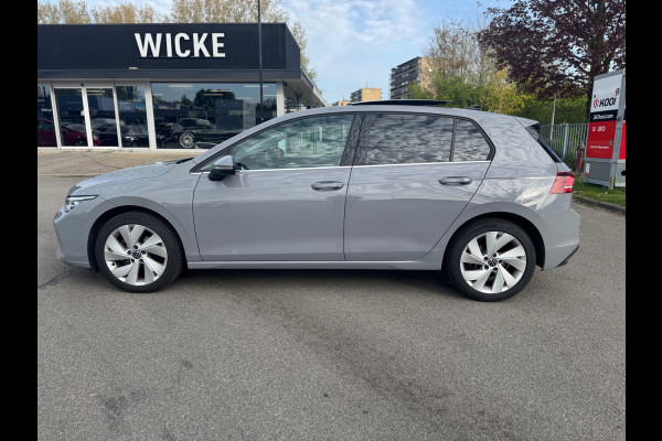 Volkswagen Golf 1.5 eTSI DSG Panorama Camera facelift HUD Memory
