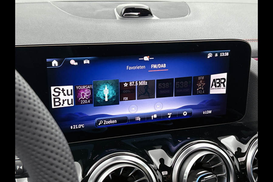 Mercedes-Benz EQA 250+ Business Solution AMG 71 kWh | Nightpakket | Trekhaak | DISTRONIC | Smartphone integratie | Panoramaschuifdak | Stuurwielpaddles gegalvaniseerd | 360° camera | Burmester Surround Sound |