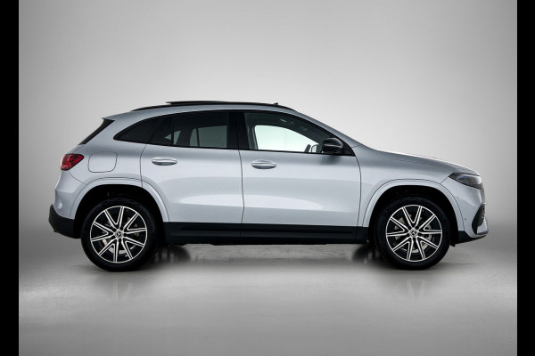 Mercedes-Benz EQA 250+ Business Solution AMG 71 kWh | Nightpakket | Trekhaak | DISTRONIC | Smartphone integratie | Panoramaschuifdak | Stuurwielpaddles gegalvaniseerd | 360° camera | Burmester Surround Sound |