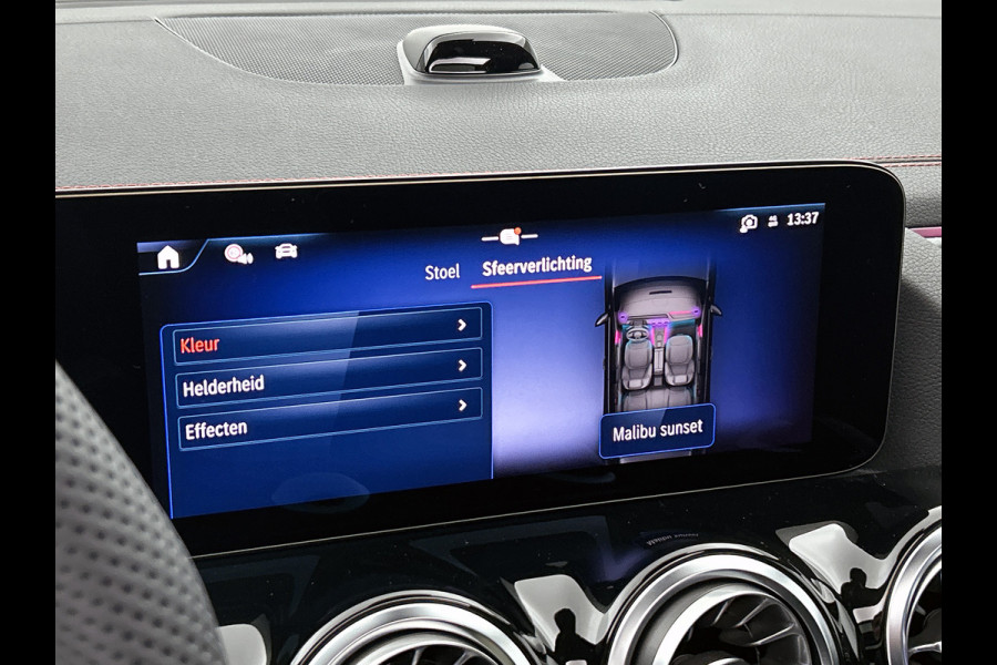 Mercedes-Benz EQA 250+ Business Solution AMG 71 kWh | Nightpakket | Trekhaak | DISTRONIC | Smartphone integratie | Panoramaschuifdak | Stuurwielpaddles gegalvaniseerd | 360° camera | Burmester Surround Sound |