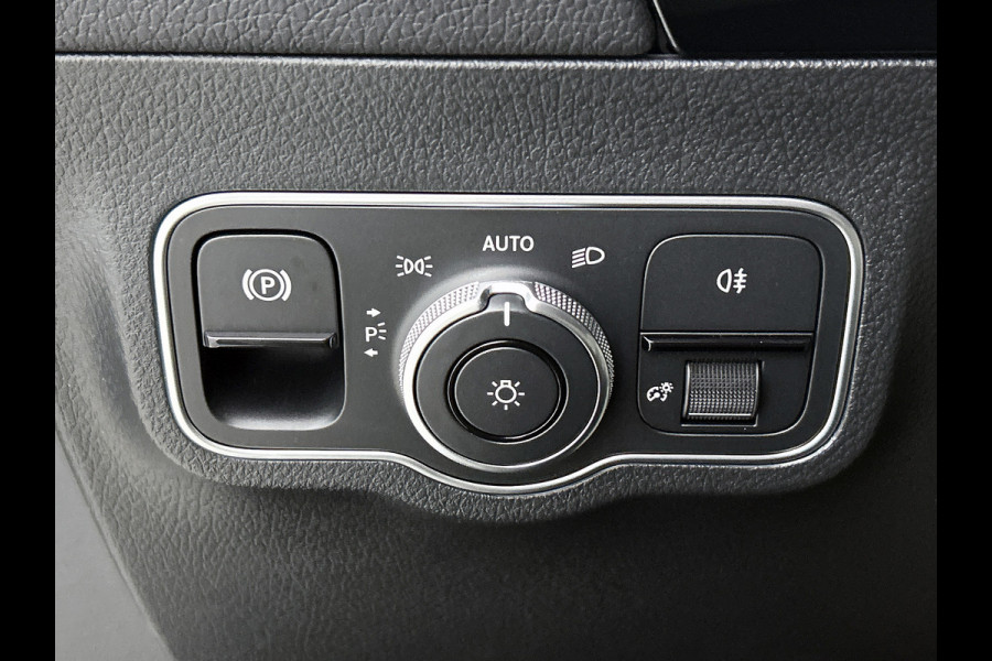 Mercedes-Benz EQA 250+ Business Solution AMG 71 kWh | Nightpakket | Trekhaak | DISTRONIC | Smartphone integratie | Panoramaschuifdak | Stuurwielpaddles gegalvaniseerd | 360° camera | Burmester Surround Sound |