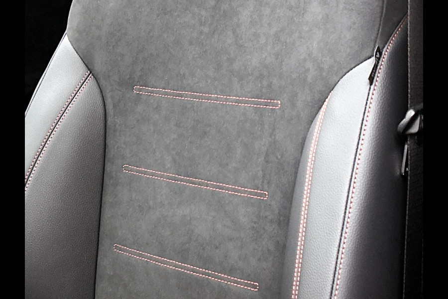 Mercedes-Benz EQA 250+ Business Solution AMG 71 kWh | Nightpakket | Trekhaak | DISTRONIC | Smartphone integratie | Panoramaschuifdak | Stuurwielpaddles gegalvaniseerd | 360° camera | Burmester Surround Sound |