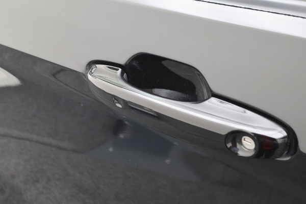 Ford Transit Custom 300 2.0 TDCI Automaat L2H1 3-Zits, LED, Keyless, ACC, Trekhaak, Side-Bars, PDC, 17"
