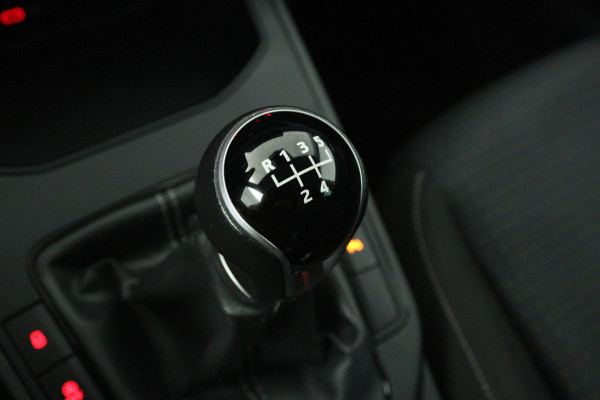 Seat Ibiza 1.0 EcoTSI Style Business Intense (DIGITALE COCKPIT, CRUISE CONTROL, NAVIGATIE CARPLAY, PARKEERSENSOREN)