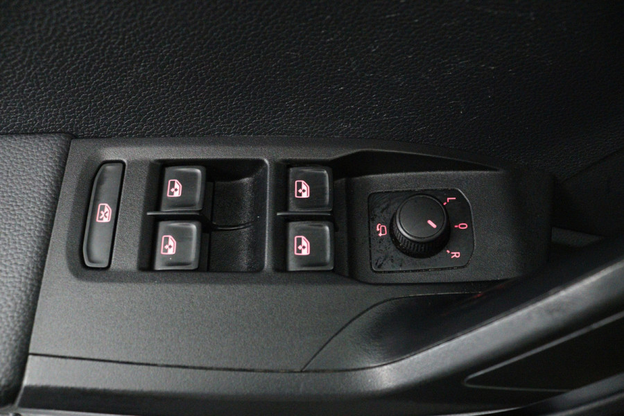 Seat Ibiza 1.0 EcoTSI Style Business Intense (DIGITALE COCKPIT, CRUISE CONTROL, NAVIGATIE CARPLAY, PARKEERSENSOREN)