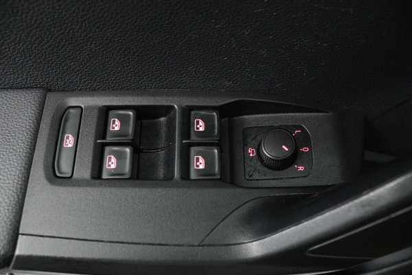 Seat Ibiza 1.0 EcoTSI Style Business Intense (DIGITALE COCKPIT, CRUISE CONTROL, NAVIGATIE CARPLAY, PARKEERSENSOREN)