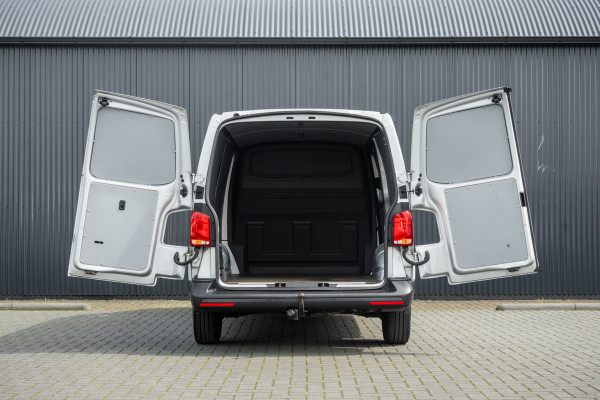 Volkswagen Transporter T6.1 2.0 TDI L2H1 | 150 PK | Cruise | Airco | Trekhaak