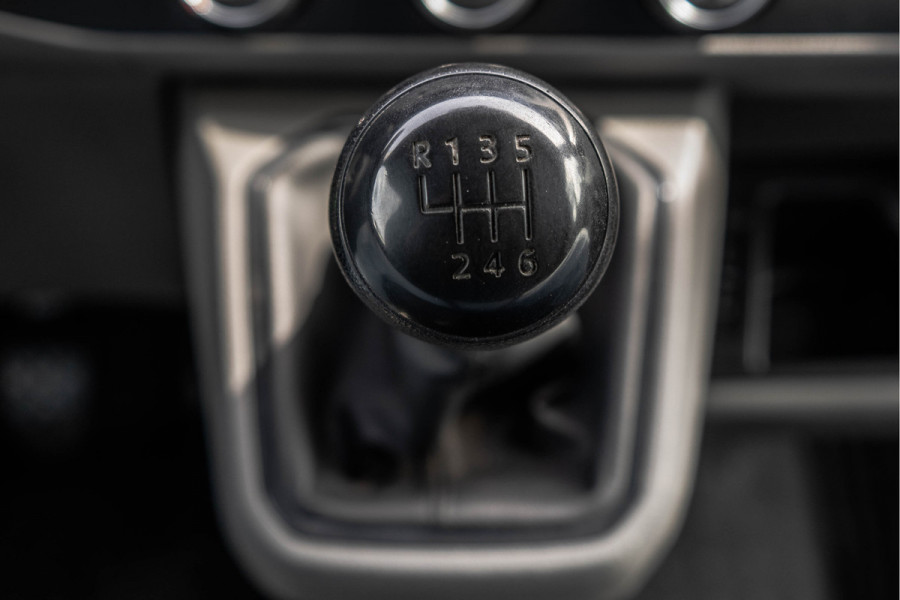 Volkswagen Transporter T6.1 2.0 TDI L2H1 | 150 PK | Cruise | Airco | Trekhaak