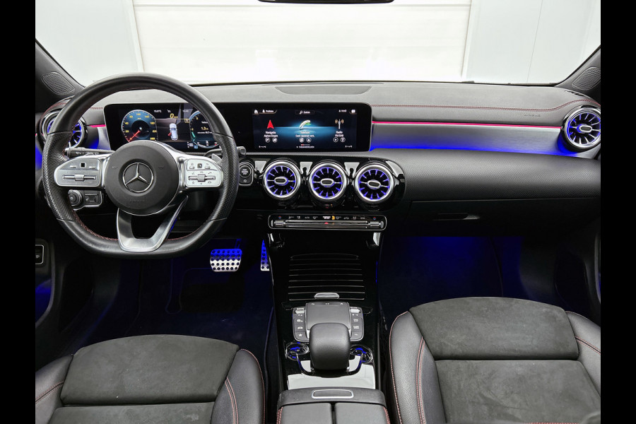 Mercedes-Benz CLA-Klasse Shooting Brake 200 Business Solution AMG(NL-auto, Dealer OndH, Panorama, SfeerV,Camera, StoelV, Etc)