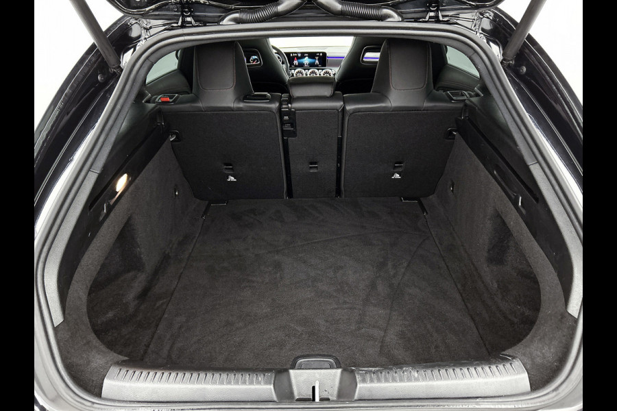 Mercedes-Benz CLA-Klasse Shooting Brake 200 Business Solution AMG(NL-auto, Dealer OndH, Panorama, SfeerV,Camera, StoelV, Etc)