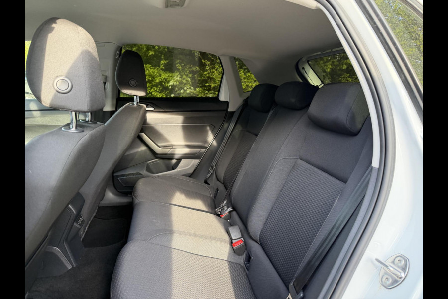 Volkswagen Polo 1.0 TSI Comfortline . NAVIGATIE . PARKEERSENSOREN VOOR  & ACHTER .