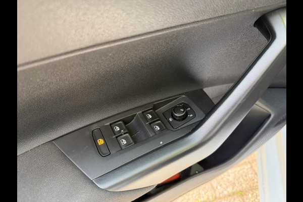 Volkswagen Polo 1.0 TSI Comfortline . NAVIGATIE . PARKEERSENSOREN VOOR  & ACHTER .