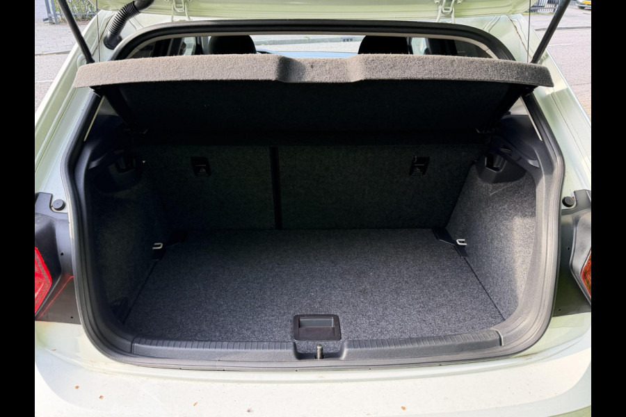 Volkswagen Polo 1.0 TSI Comfortline . NAVIGATIE . PARKEERSENSOREN VOOR  & ACHTER .